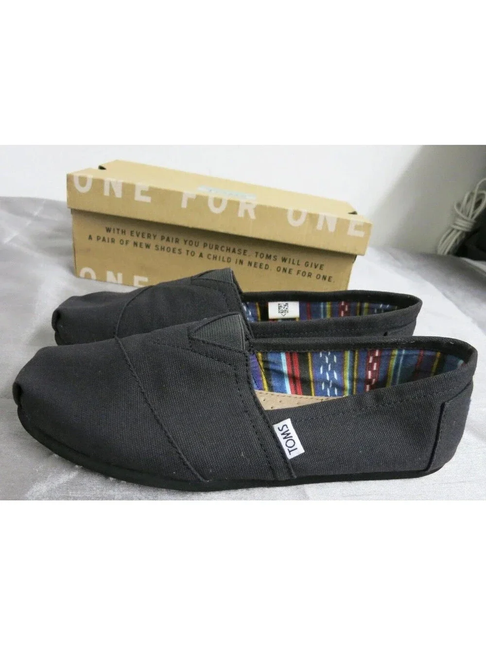 TOMS Classic Black on Black Canvas Men's Size 8.5 Slip-On Shoes